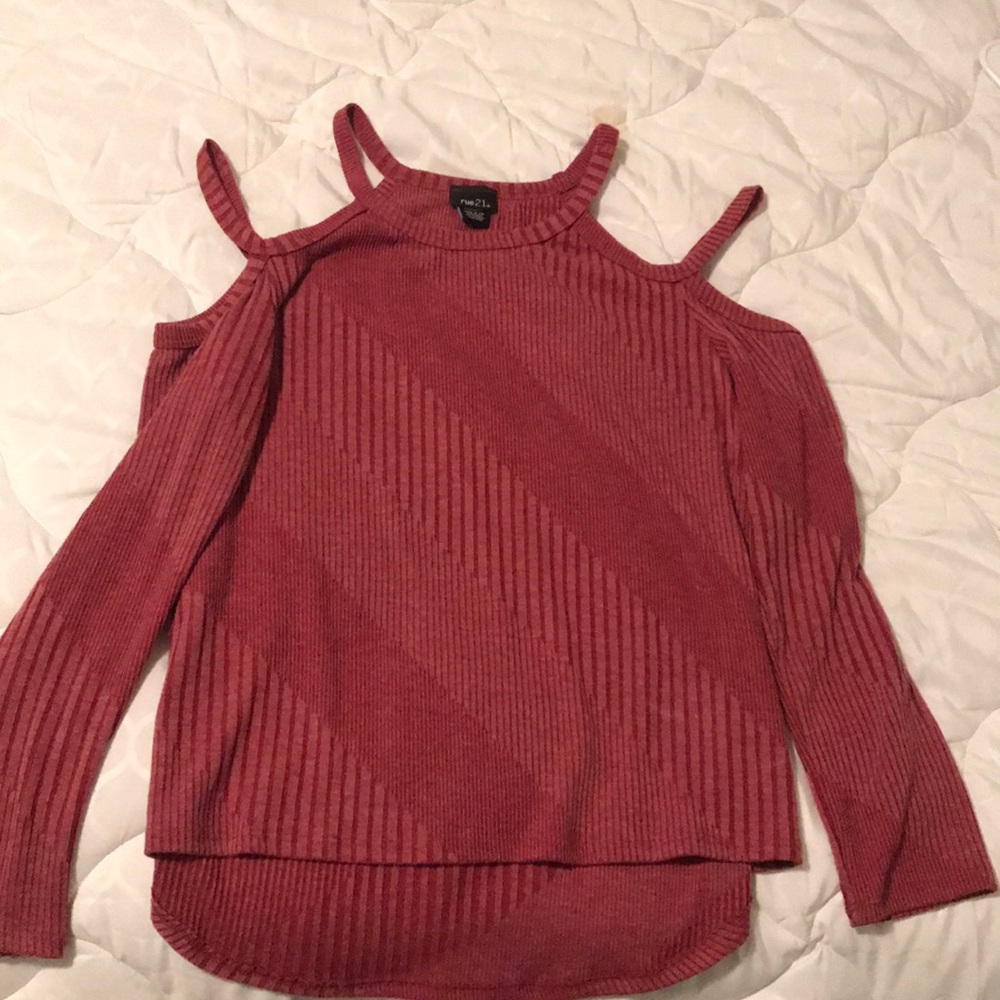 Purple/red blouse with cut out shoulders